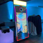 Attirare visitatori allo stand fieristico: perché un’attrazione compatta può fare più di uno schermo LED